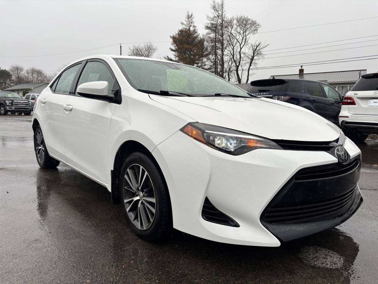 Used 2018 Toyota Corolla LE / SUNROOF / APPLE CARPLAY & ANDROID AUTO / TOUCH SCREEN ENTERTAINMENT W/BLUETOOTH / BACK UP CAMERA for sale in Truro, NS