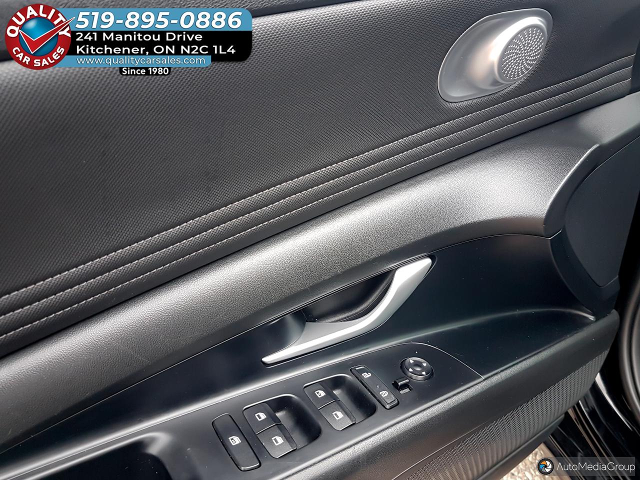 2023 Hyundai Elantra Preferred *HEATED SEATS* Photo