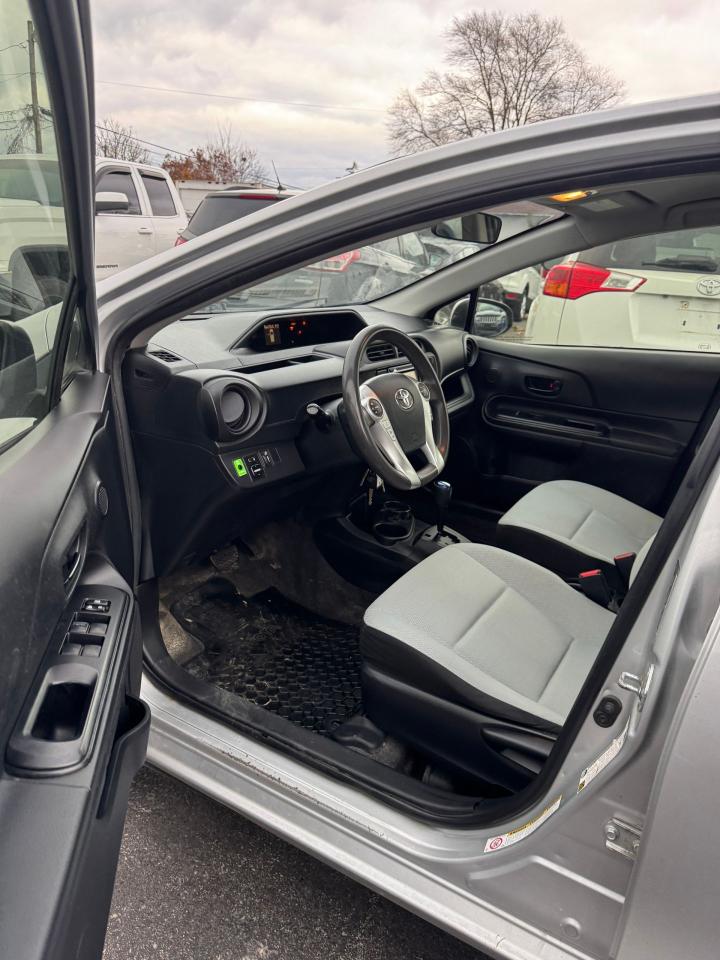 2015 Toyota Prius c Technology - Photo #9