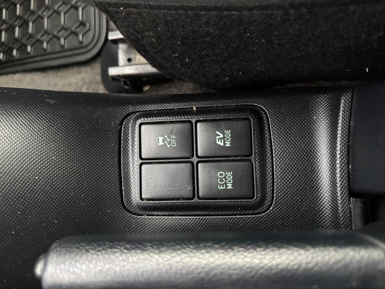 2015 Toyota Prius c Technology | HYBRID | CERTIFIED Photo