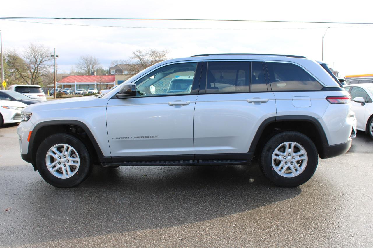 2023 Jeep Grand Cherokee LAREDO 4x4 Photo3