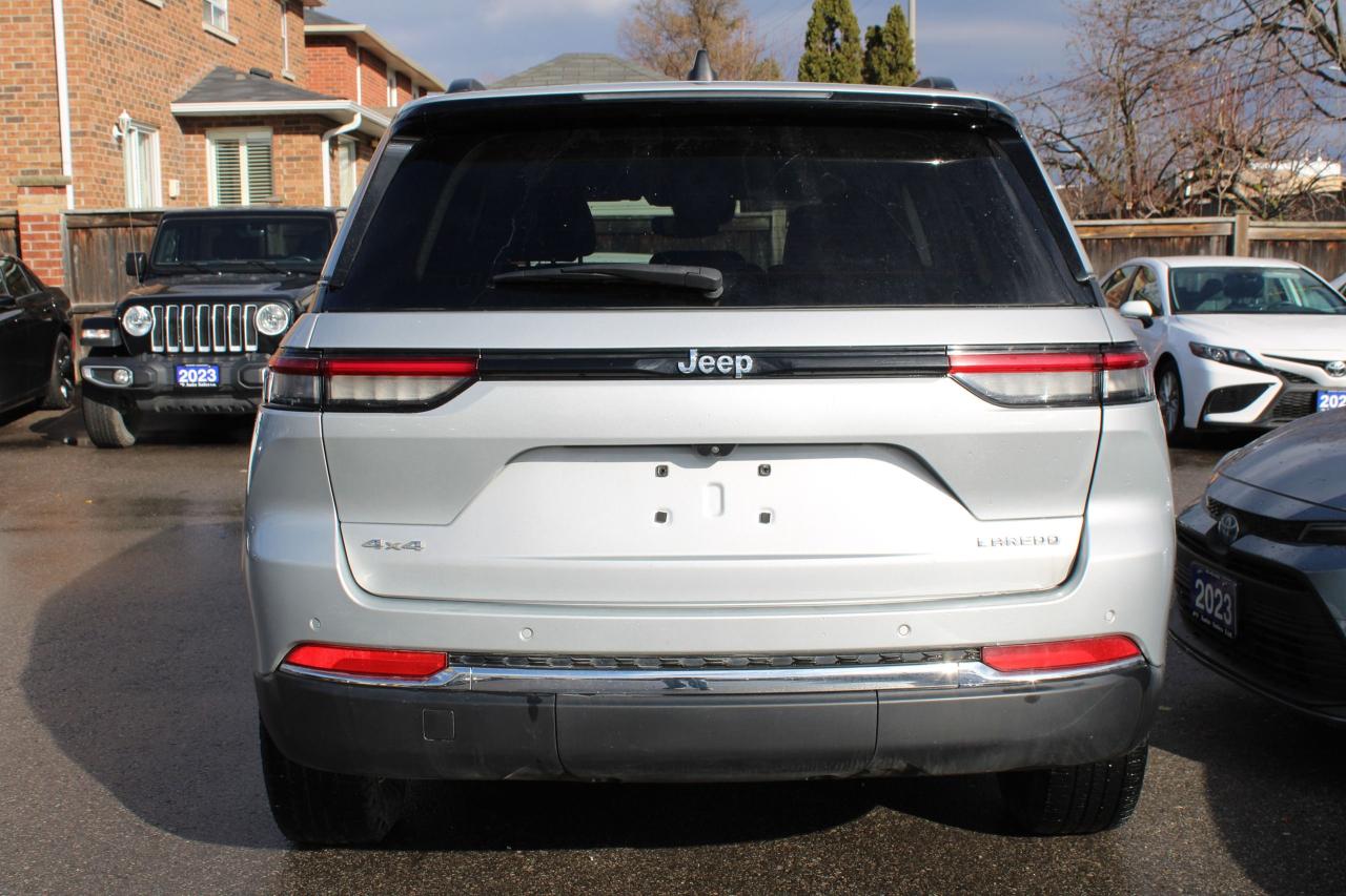 2023 Jeep Grand Cherokee LAREDO 4x4 Photo