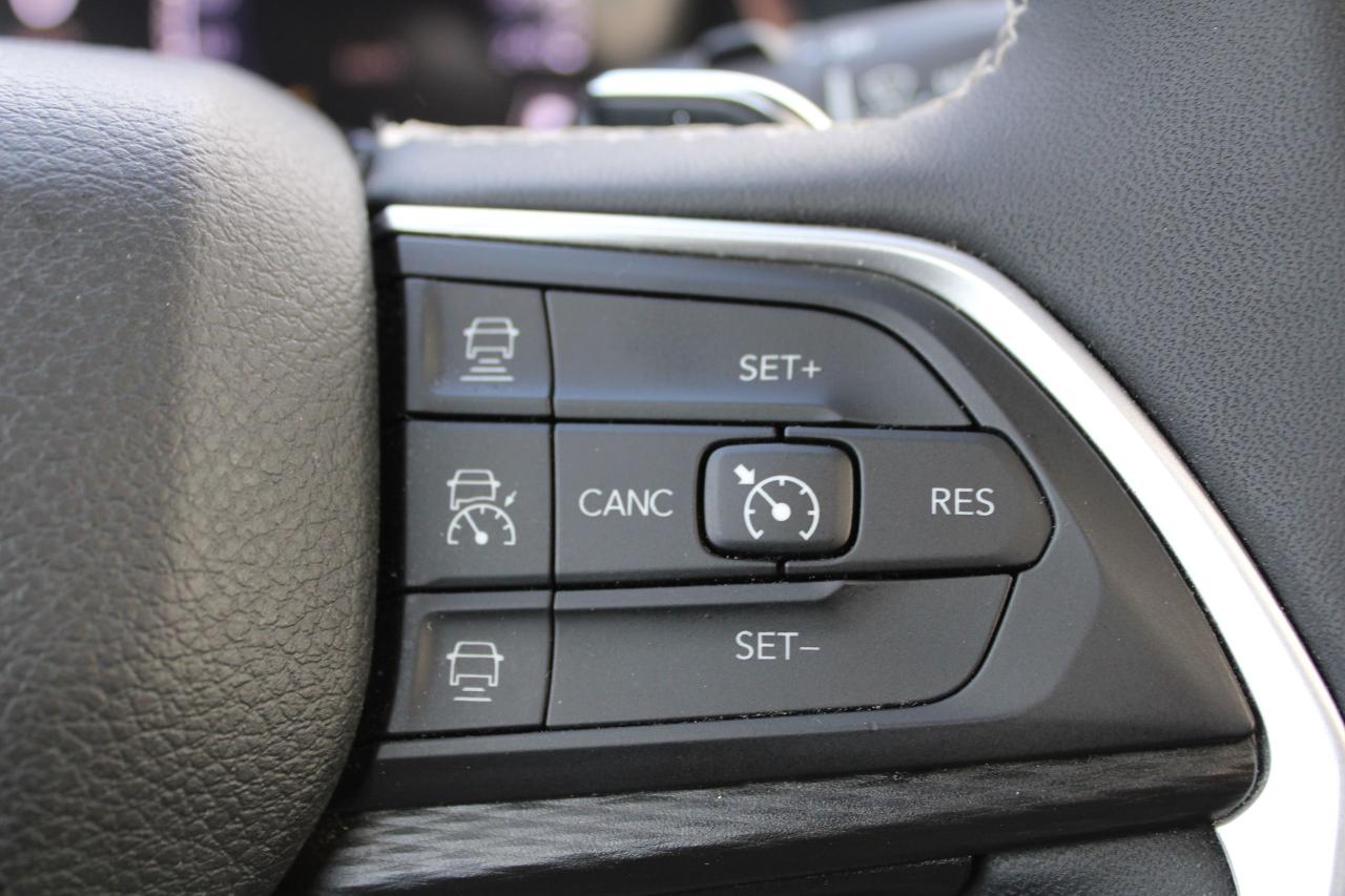 2023 Jeep Grand Cherokee LAREDO 4x4 Photo