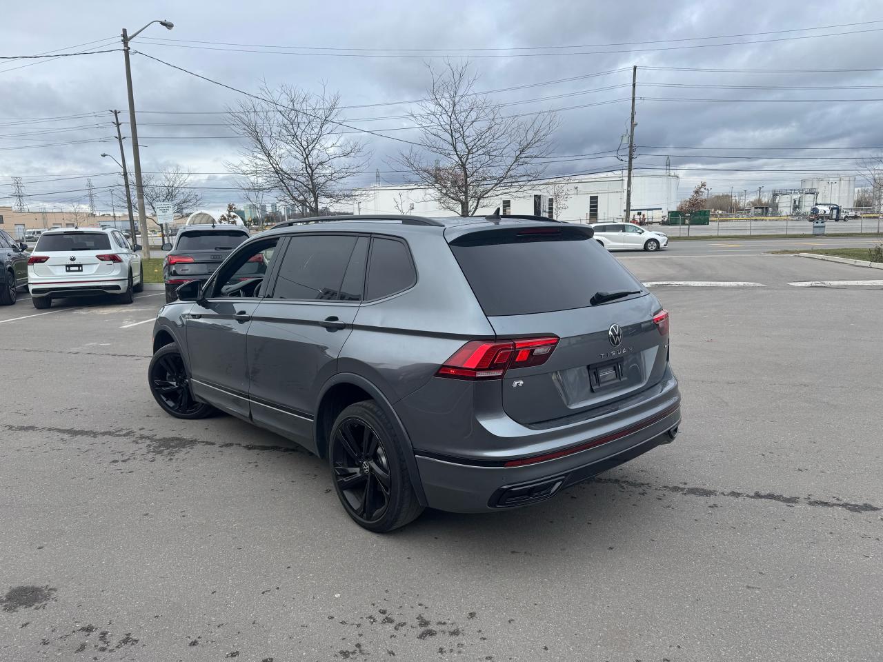 2023 Volkswagen Tiguan COMFORTLINE R-LINE B/EDITION AWD LEATHER PAN/ROOF Photo4