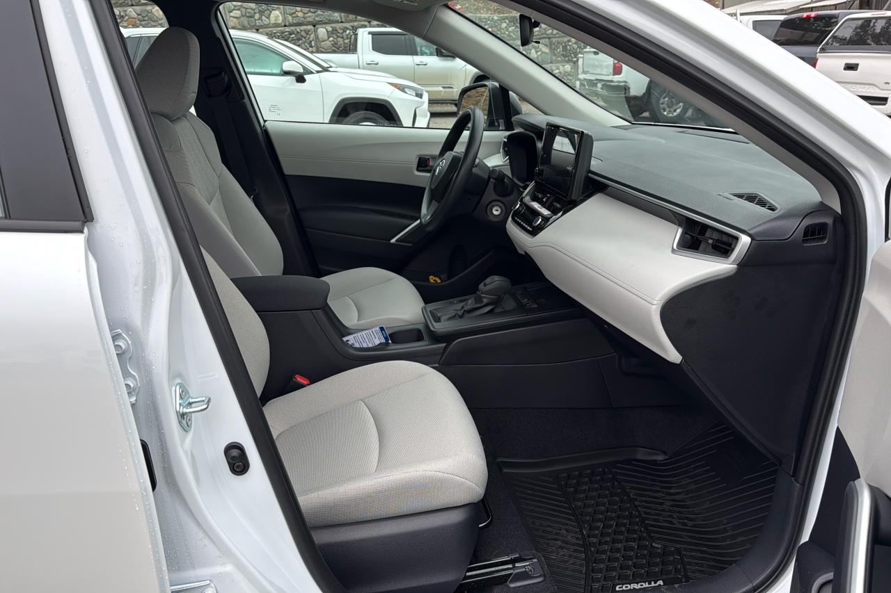 2026 Toyota Corolla Cross L AWD Photo