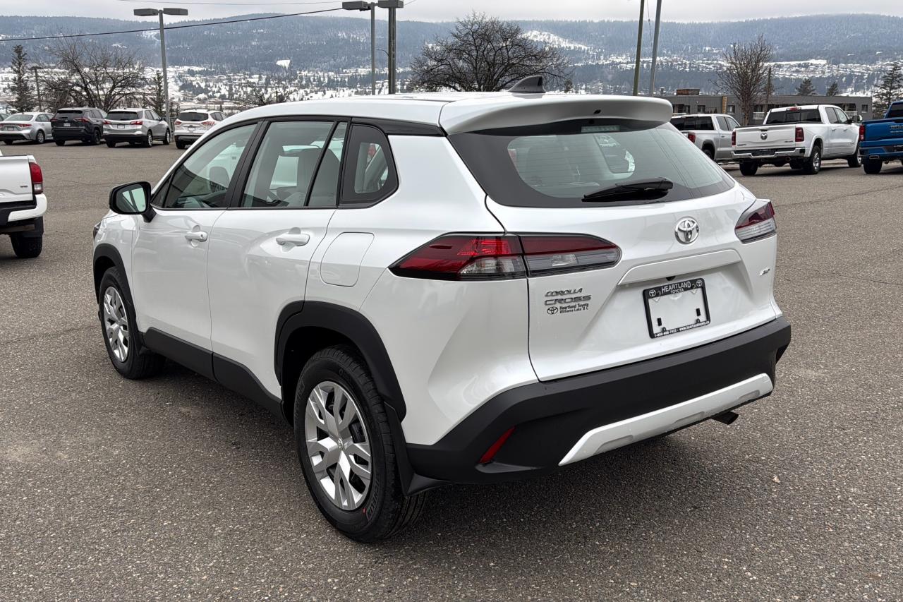 2026 Toyota Corolla Cross L AWD Photo4