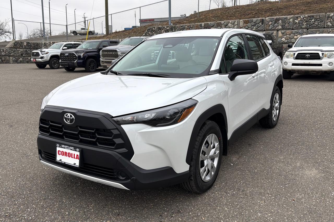 2026 Toyota Corolla Cross L AWD Photo2