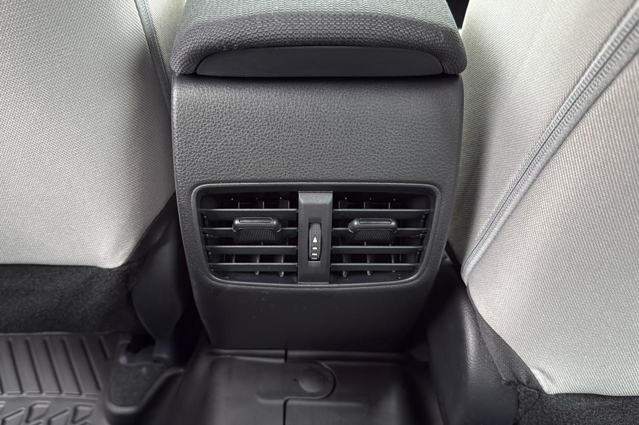 2026 Toyota Corolla Cross L AWD Photo