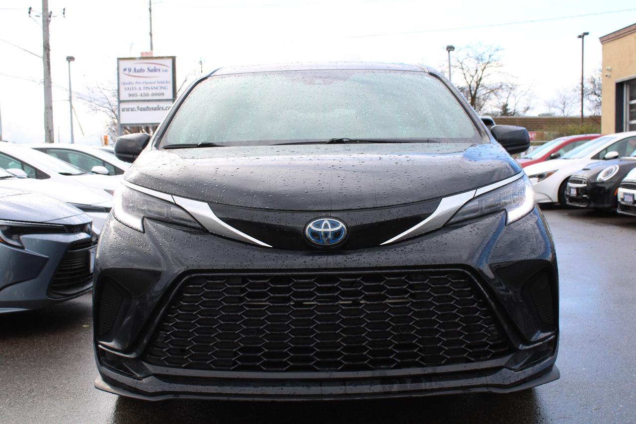 2021 Toyota Sienna XSE 7-Passenger AWD Photo