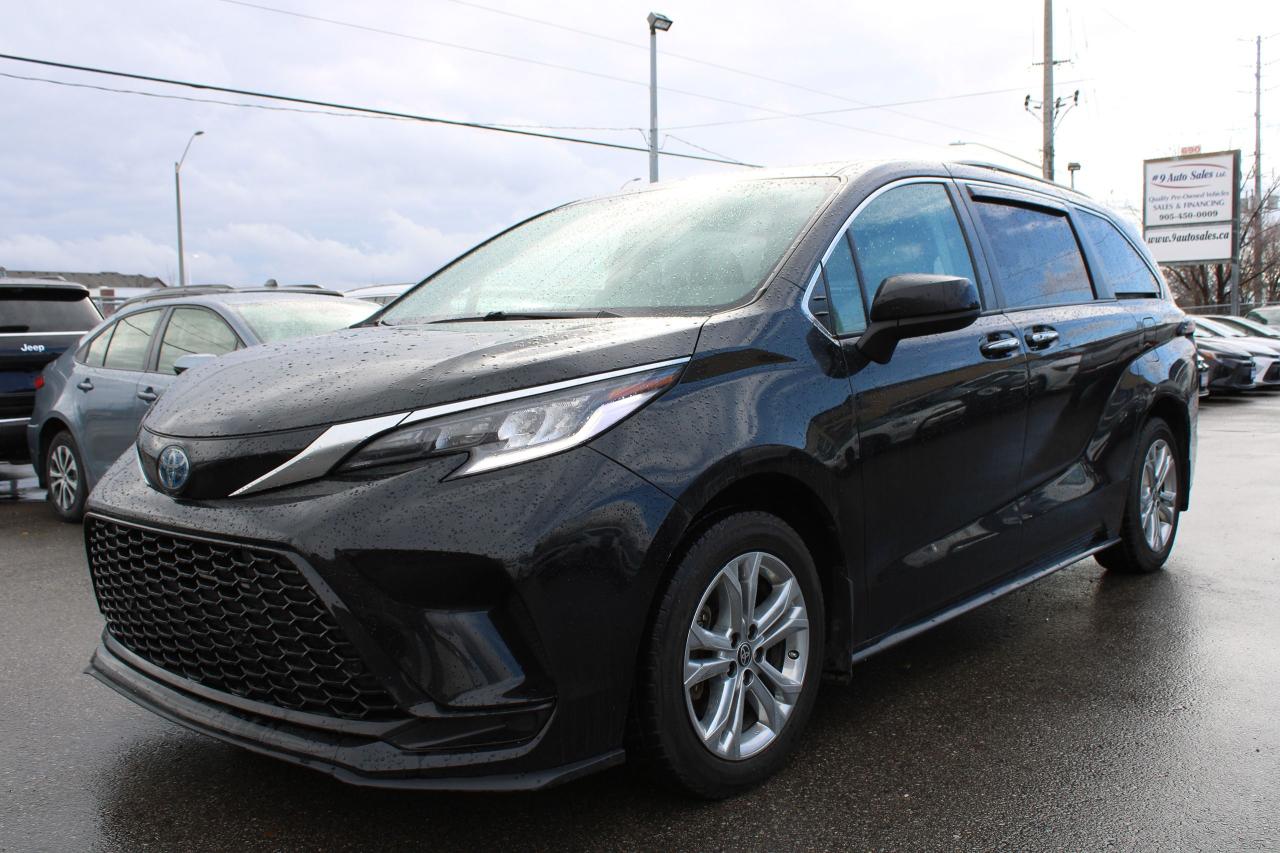 2021 Toyota Sienna XSE 7-Passenger AWD Photo2