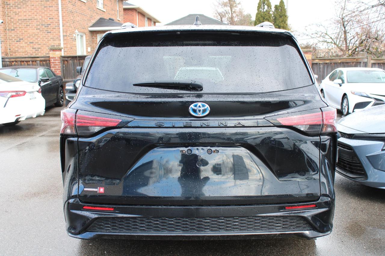 2021 Toyota Sienna XSE 7-Passenger AWD Photo