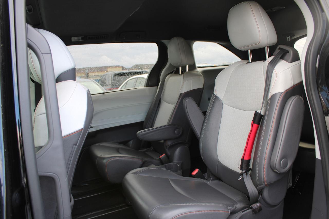 2021 Toyota Sienna XSE 7-Passenger AWD Photo