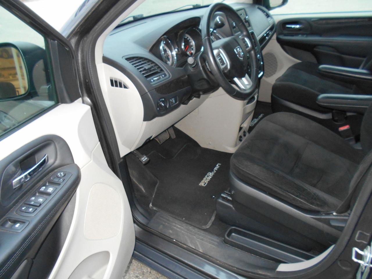 2016 Dodge Grand Caravan SE Plus-Wheelchair Accessible Rear Entry-Manual Photo