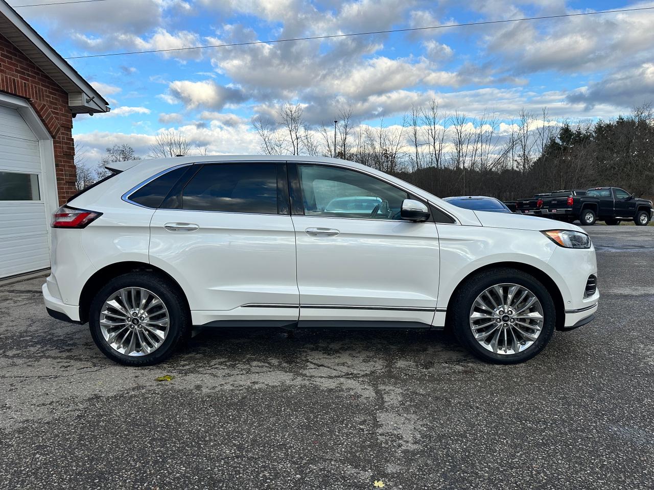 2021 Ford Edge TitaniumAWD Heated/CLD-LTHR PanoRoof ParkAssist XM Photo4
