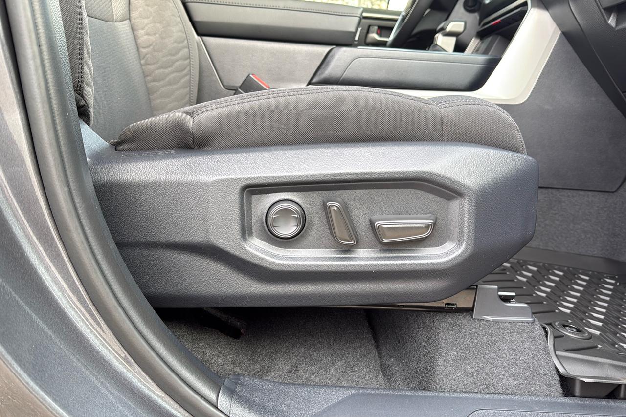 2026 Toyota Tundra CrewMax SR SR5 Photo