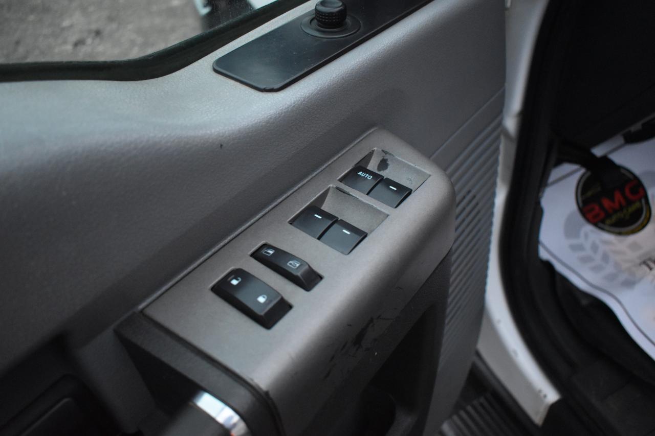 2012 Ford F-250 XLT - 6.2L - Flat Deck 4x4 **Low Mileage** - Photo #11