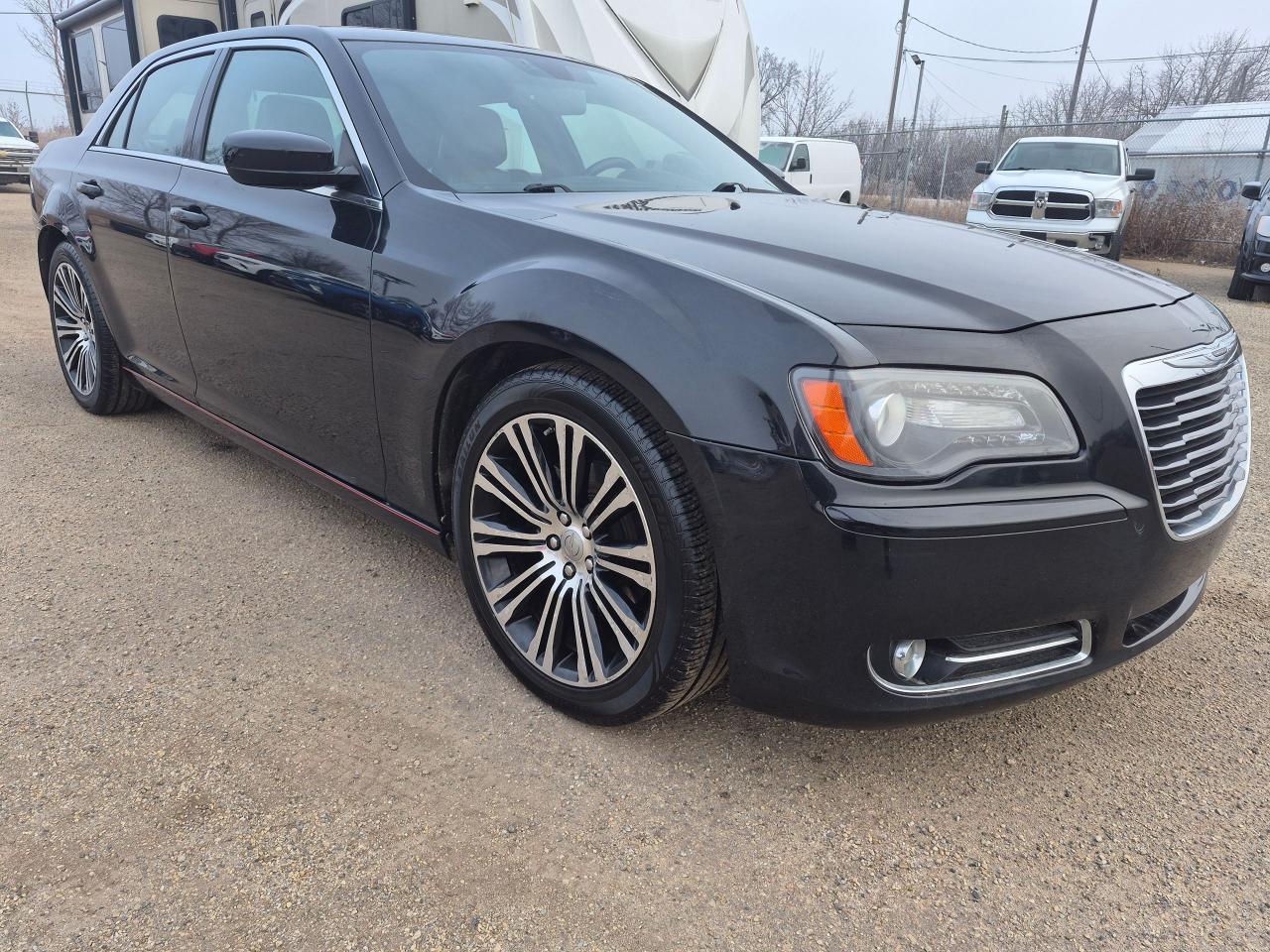 2014 Chrysler 300 300S, Leather, Pano Roof, Htd Seats, Remote, BU Ca - Photo #3
