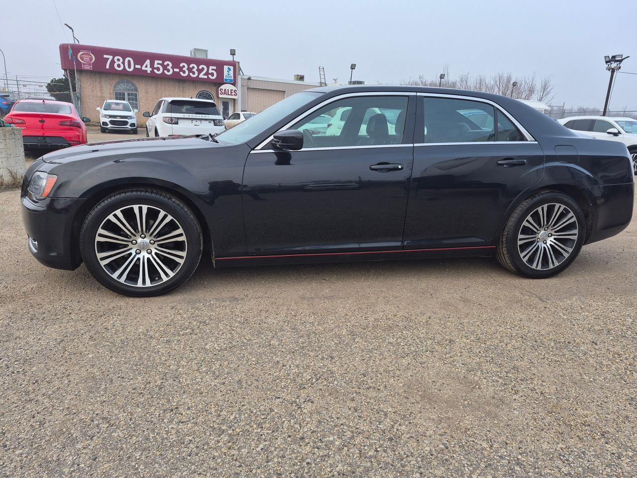 2014 Chrysler 300 300S, Leather, Pano Roof, Htd Seats, Remote, BU Ca - Photo #4