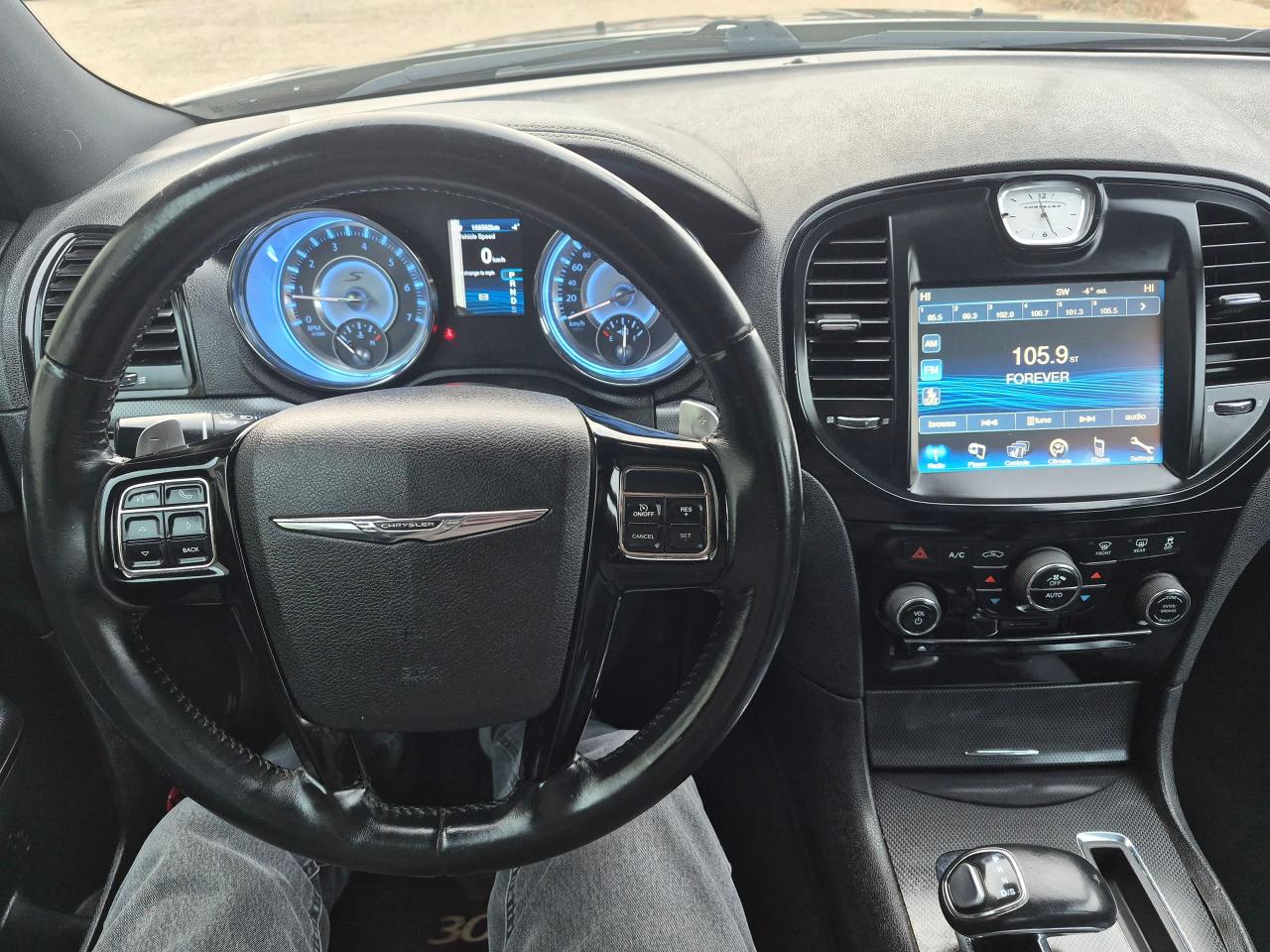 2014 Chrysler 300 300S, Leather, Pano Roof, Htd Seats, Remote, BU Ca - Photo #11