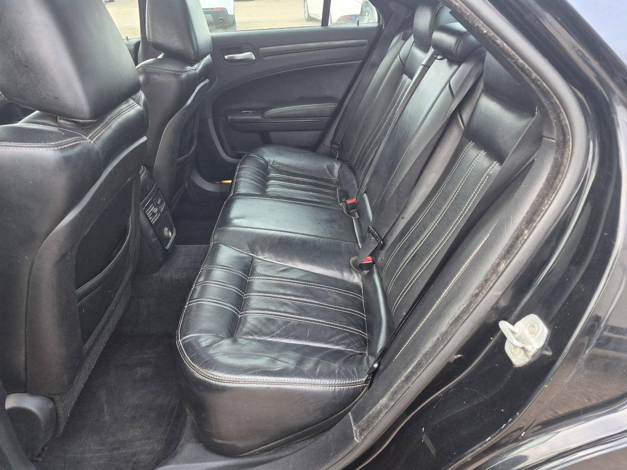 2014 Chrysler 300 300S, Leather, Pano Roof, Htd Seats, Remote, BU Ca - Photo #17