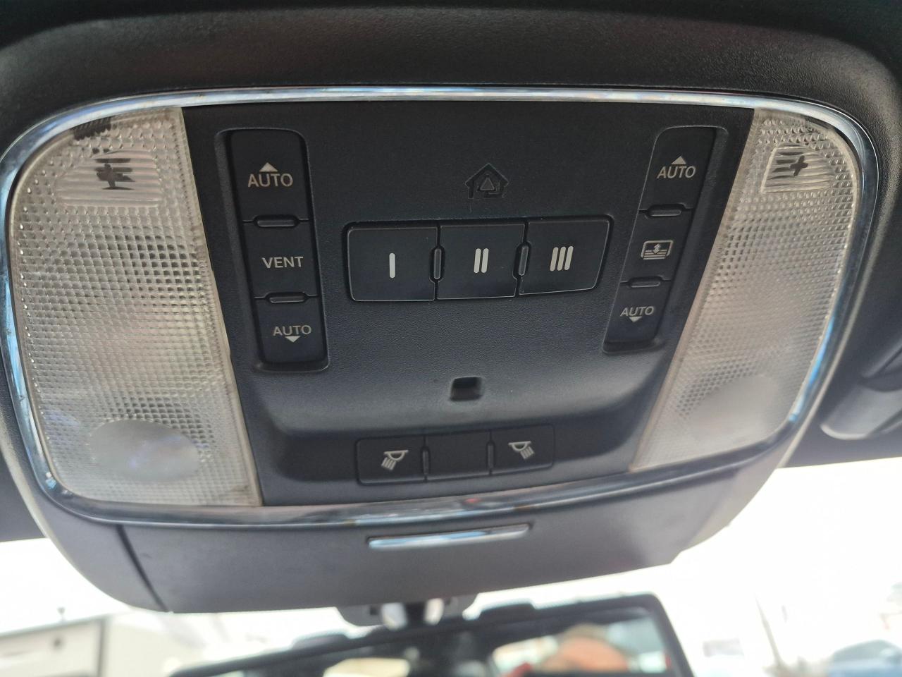 2014 Chrysler 300 300S, Leather, Pano Roof, Htd Seats, Remote, BU Ca - Photo #22