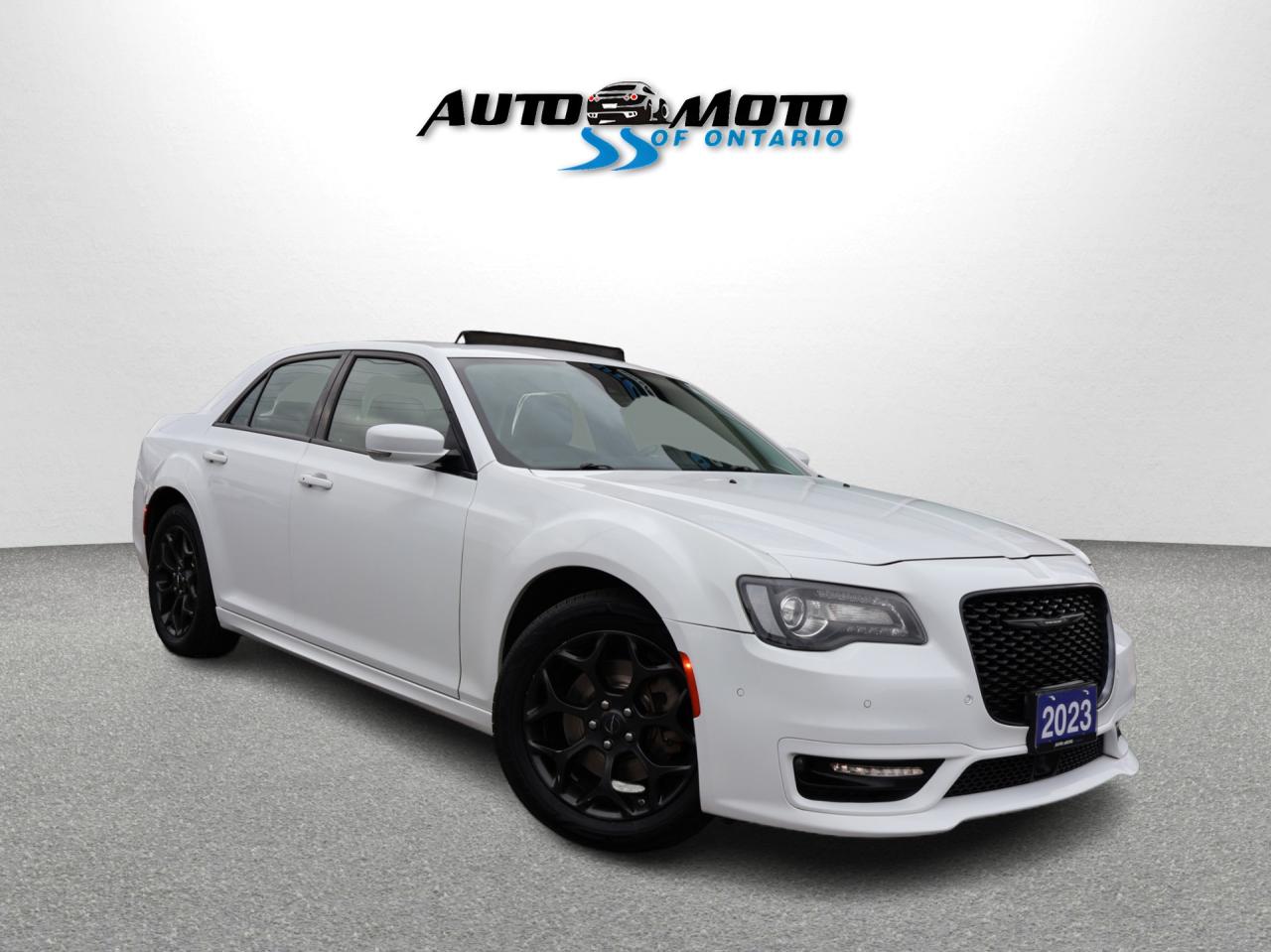 Used 2023 Chrysler 300 TOURING-L AWD CERTIFIED CAMERA NAV BLUETOOTH LEATHER HEATED SEATS PANO ROOF CRUISE ALLOYS for sale in Burlington, ON