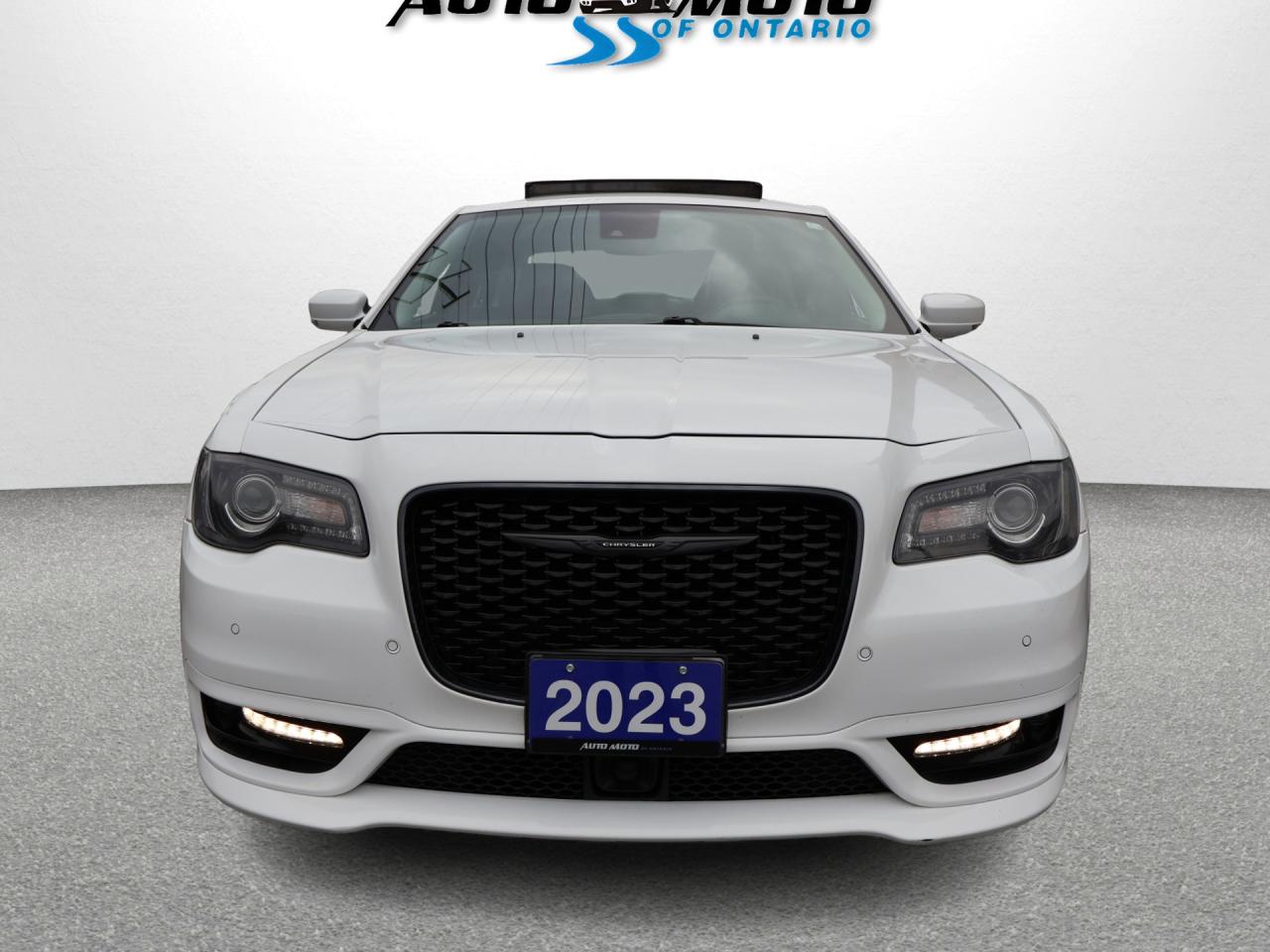 2023 Chrysler 300 TOURING-L AWD CERTIFIED CAMERA NAV BLUETOOTH LEATHER HEATED SEATS PANO ROOF CRUISE ALLOYS - Photo #2