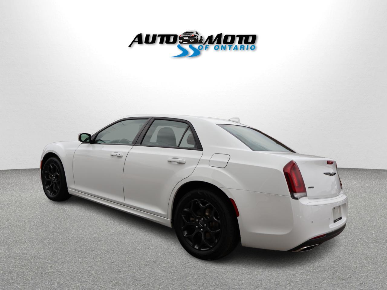 2023 Chrysler 300 TOURING-L AWD CERTIFIED CAMERA NAV BLUETOOTH LEATHER HEATED SEATS PANO ROOF CRUISE ALLOYS - Photo #4