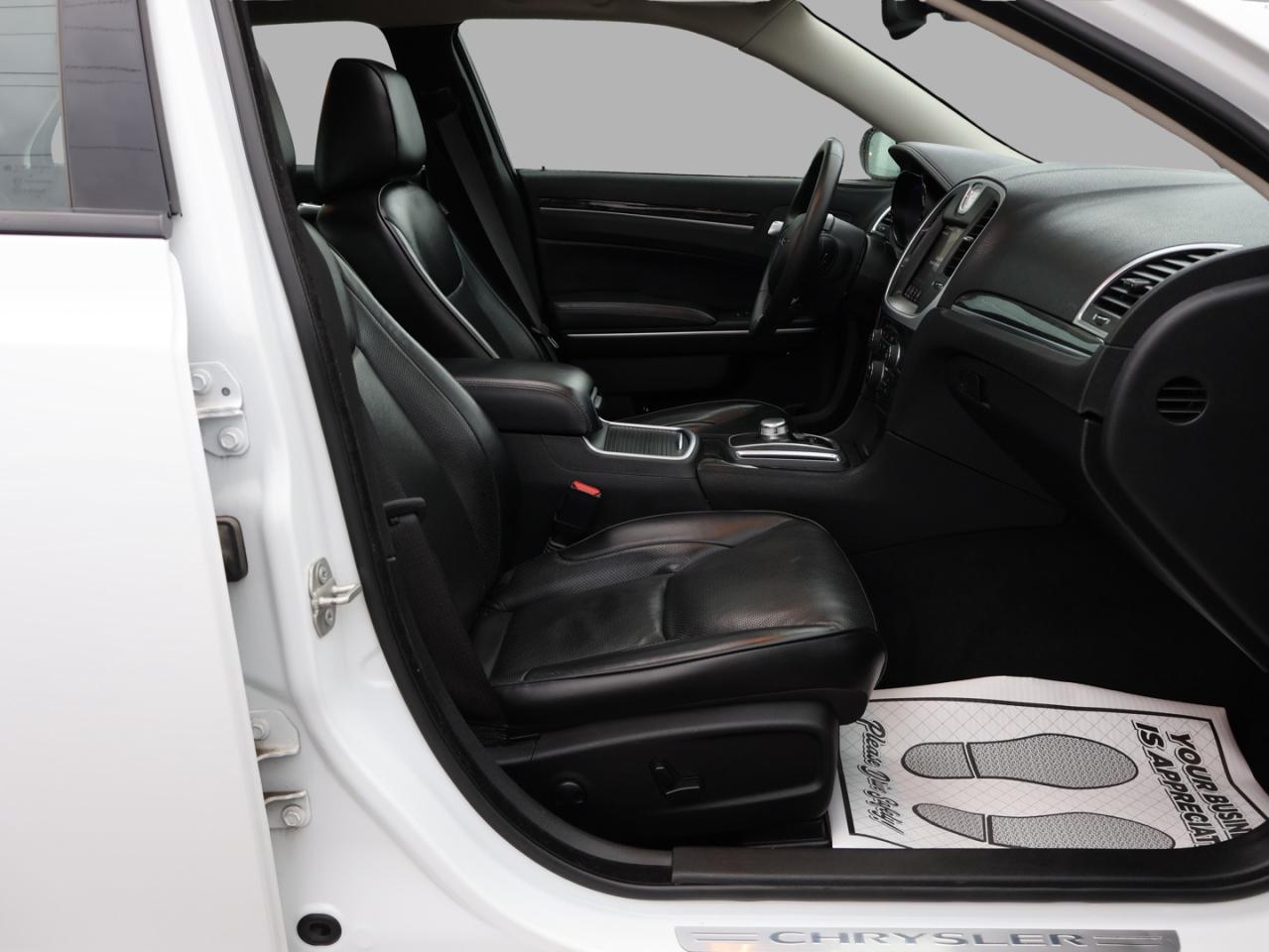 2023 Chrysler 300 TOURING-L AWD CERTIFIED CAMERA NAV BLUETOOTH LEATHER HEATED SEATS PANO ROOF CRUISE ALLOYS - Photo #17