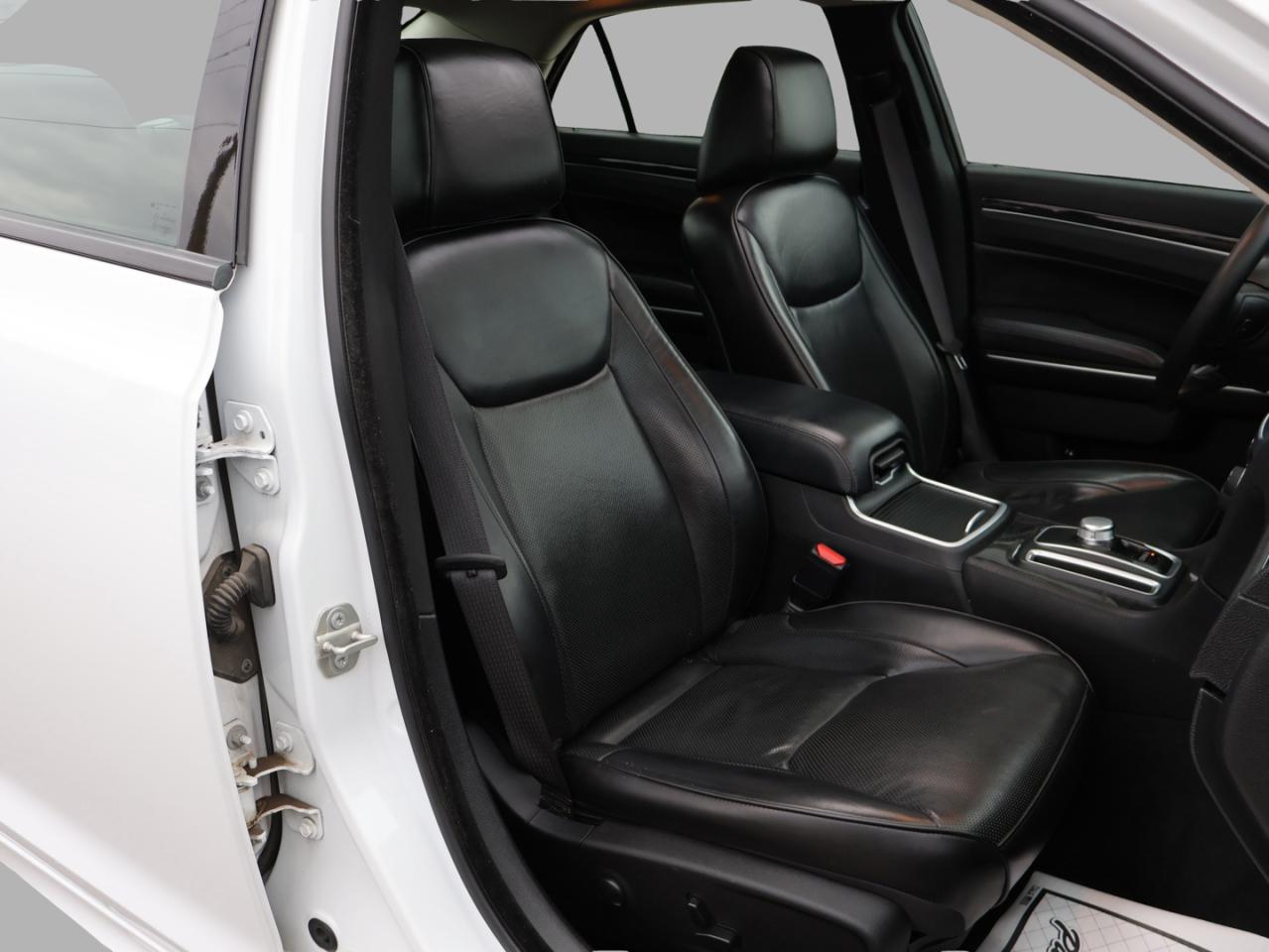 2023 Chrysler 300 TOURING-L AWD CERTIFIED CAMERA NAV BLUETOOTH LEATHER HEATED SEATS PANO ROOF CRUISE ALLOYS - Photo #18