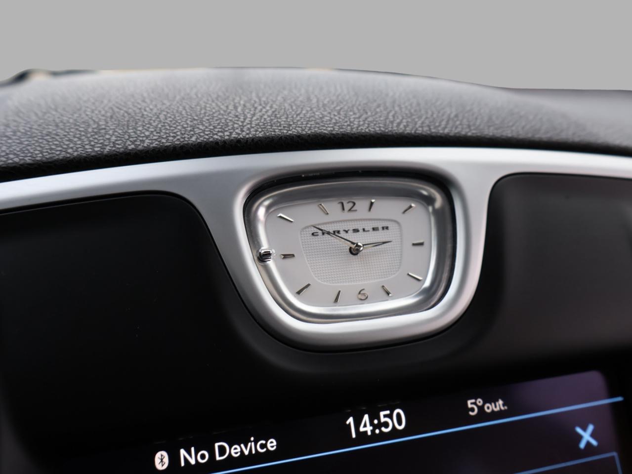 2023 Chrysler 300 TOURING-L AWD CERTIFIED CAMERA NAV BLUETOOTH LEATHER HEATED SEATS PANO ROOF CRUISE ALLOYS - Photo #29