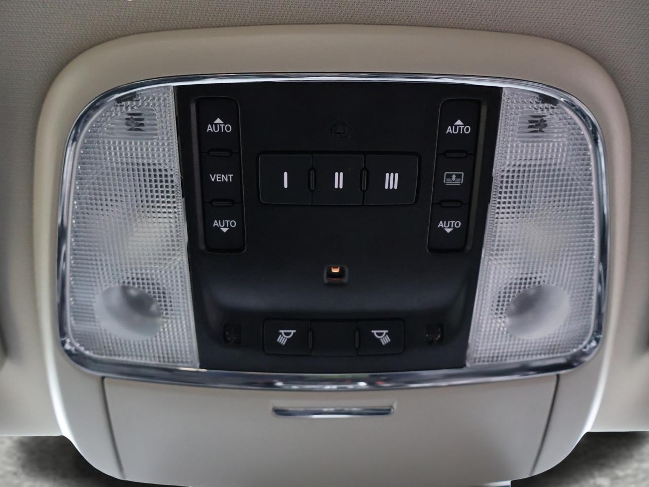 2023 Chrysler 300 TOURING-L AWD CERTIFIED CAMERA NAV BLUETOOTH LEATHER HEATED SEATS PANO ROOF CRUISE ALLOYS - Photo #31