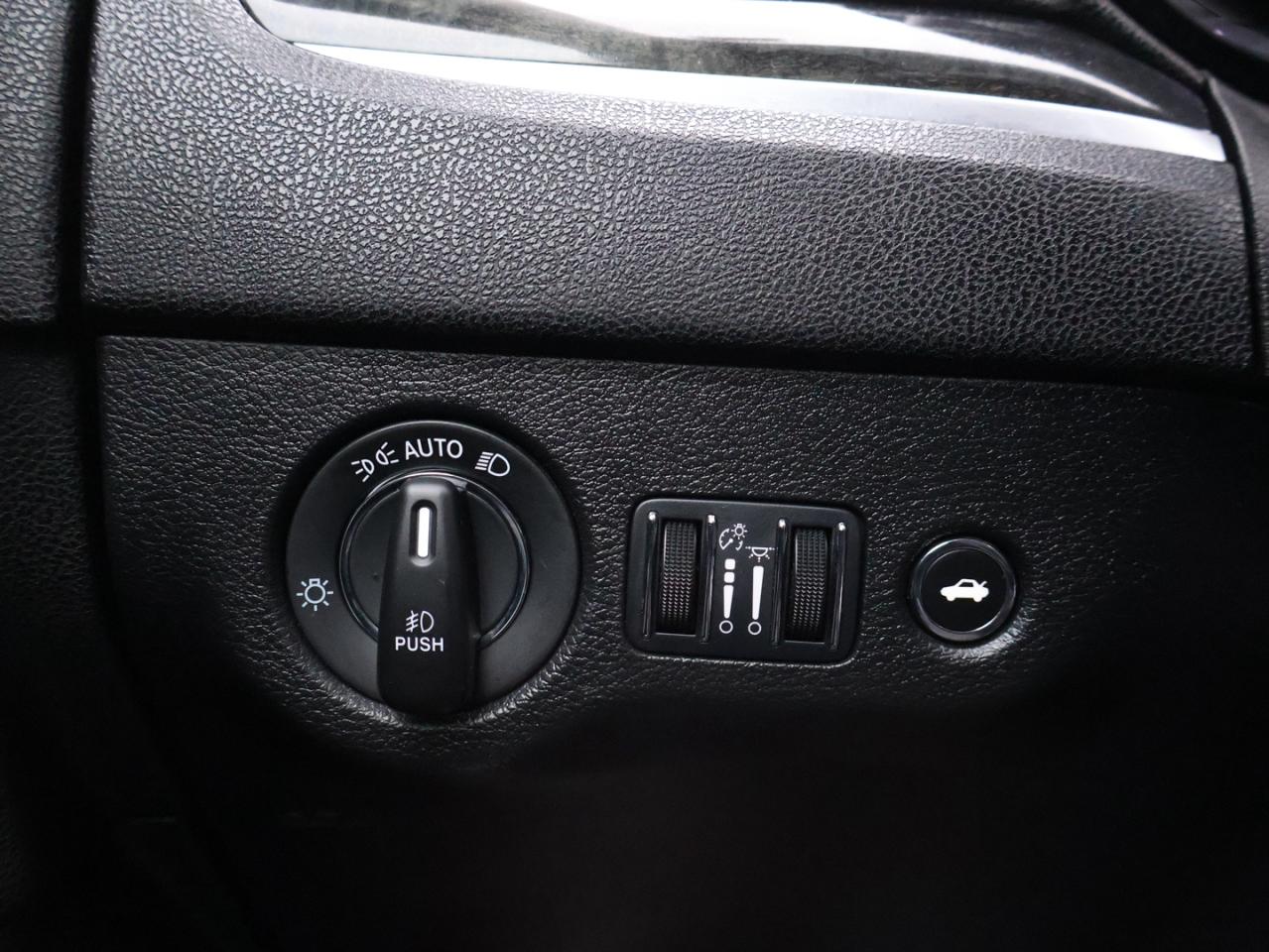 2023 Chrysler 300 TOURING-L AWD CERTIFIED CAMERA NAV BLUETOOTH LEATHER HEATED SEATS PANO ROOF CRUISE ALLOYS - Photo #32