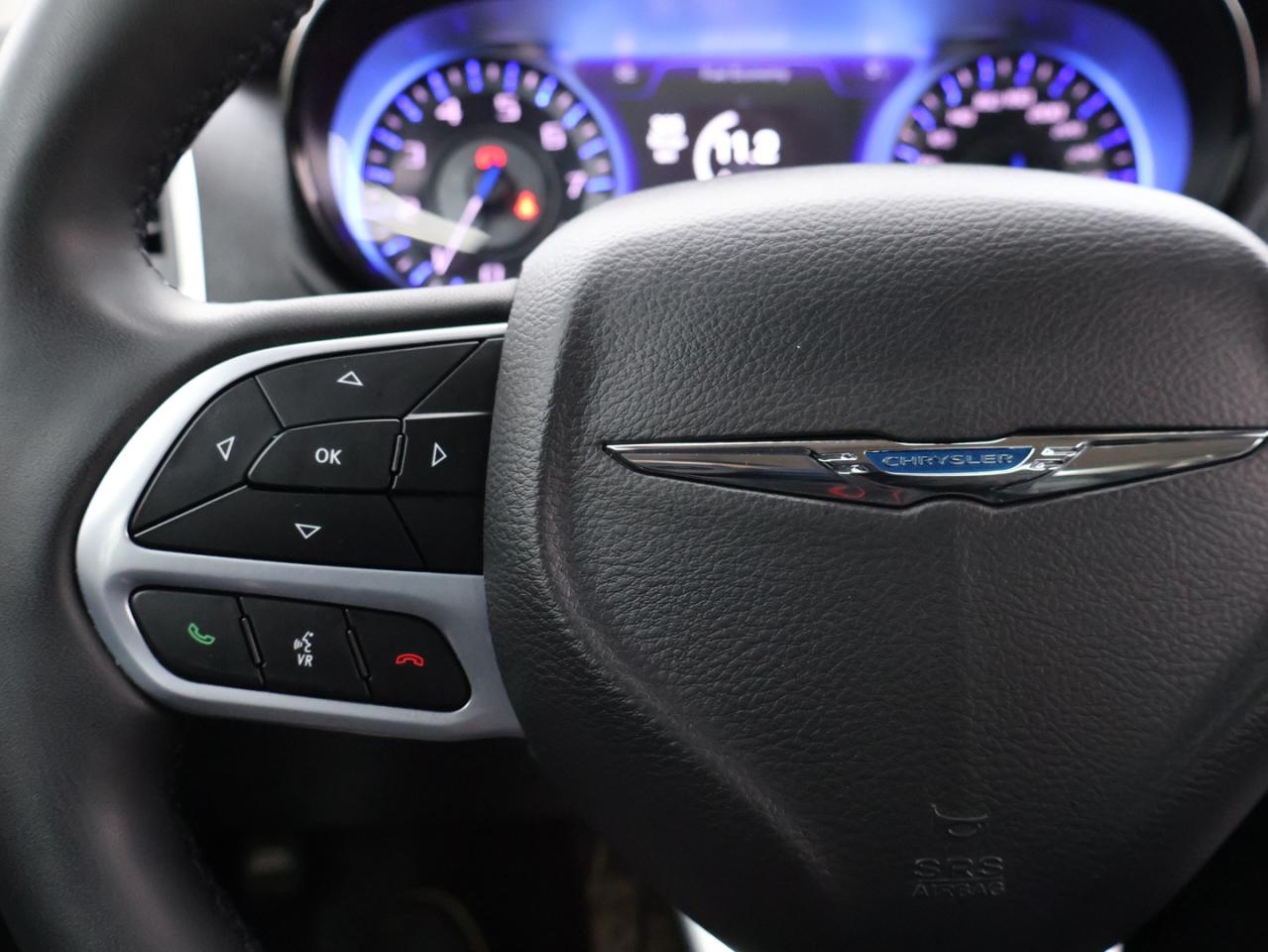 2023 Chrysler 300 TOURING-L AWD CERTIFIED CAMERA NAV BLUETOOTH LEATHER HEATED SEATS PANO ROOF CRUISE ALLOYS - Photo #36