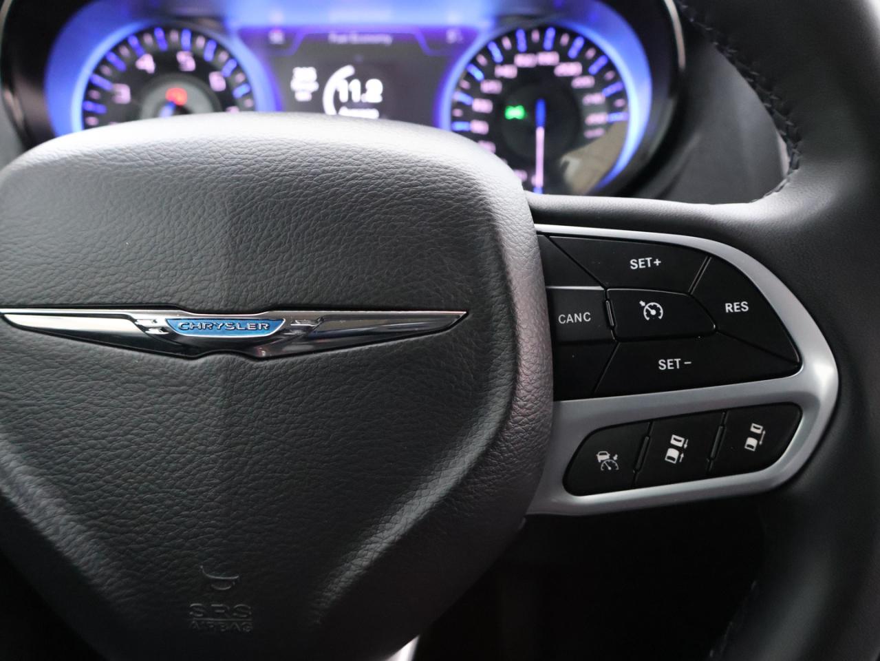 2023 Chrysler 300 TOURING-L AWD CERTIFIED CAMERA NAV BLUETOOTH LEATHER HEATED SEATS PANO ROOF CRUISE ALLOYS - Photo #37