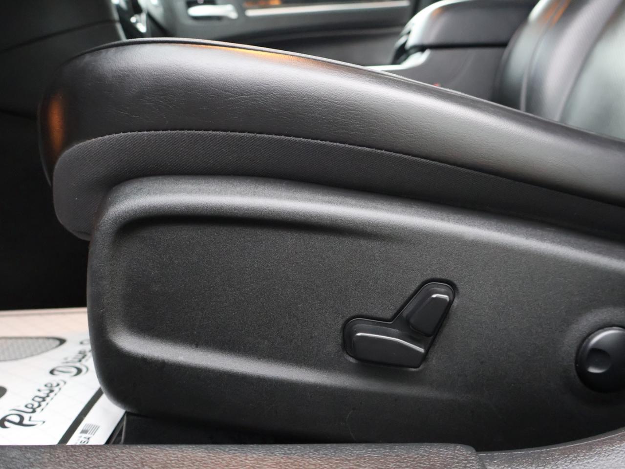 2023 Chrysler 300 TOURING-L AWD CERTIFIED CAMERA NAV BLUETOOTH LEATHER HEATED SEATS PANO ROOF CRUISE ALLOYS - Photo #39