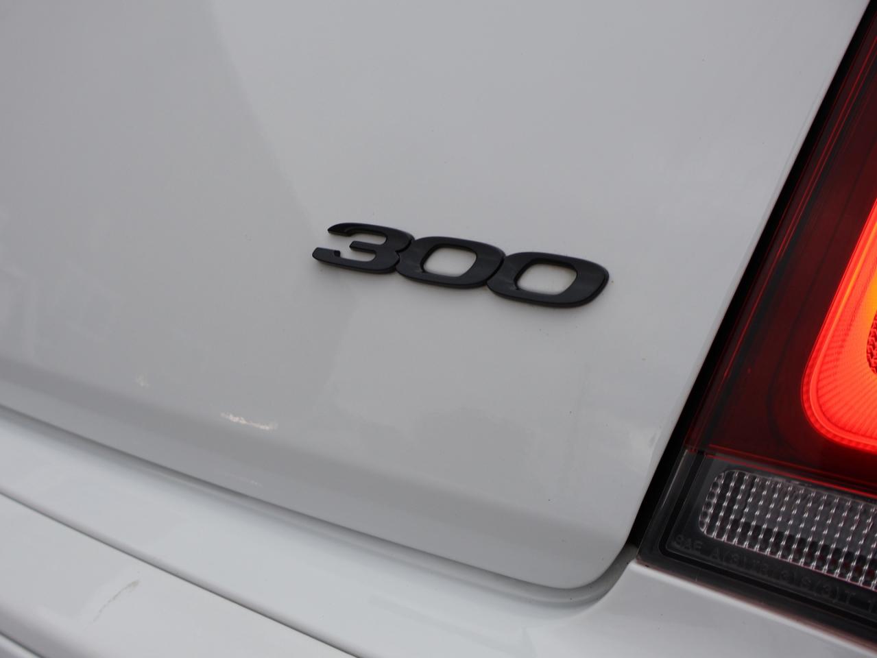 2023 Chrysler 300 TOURING-L AWD CERTIFIED CAMERA NAV BLUETOOTH LEATHER HEATED SEATS PANO ROOF CRUISE ALLOYS - Photo #42