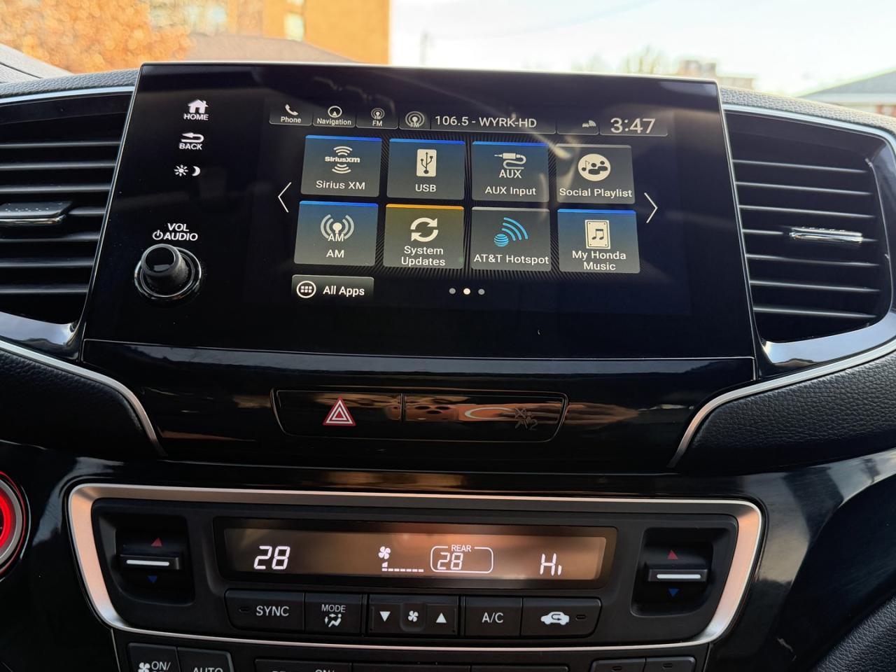 2019 Honda Pilot Touring 4WD - Photo #26