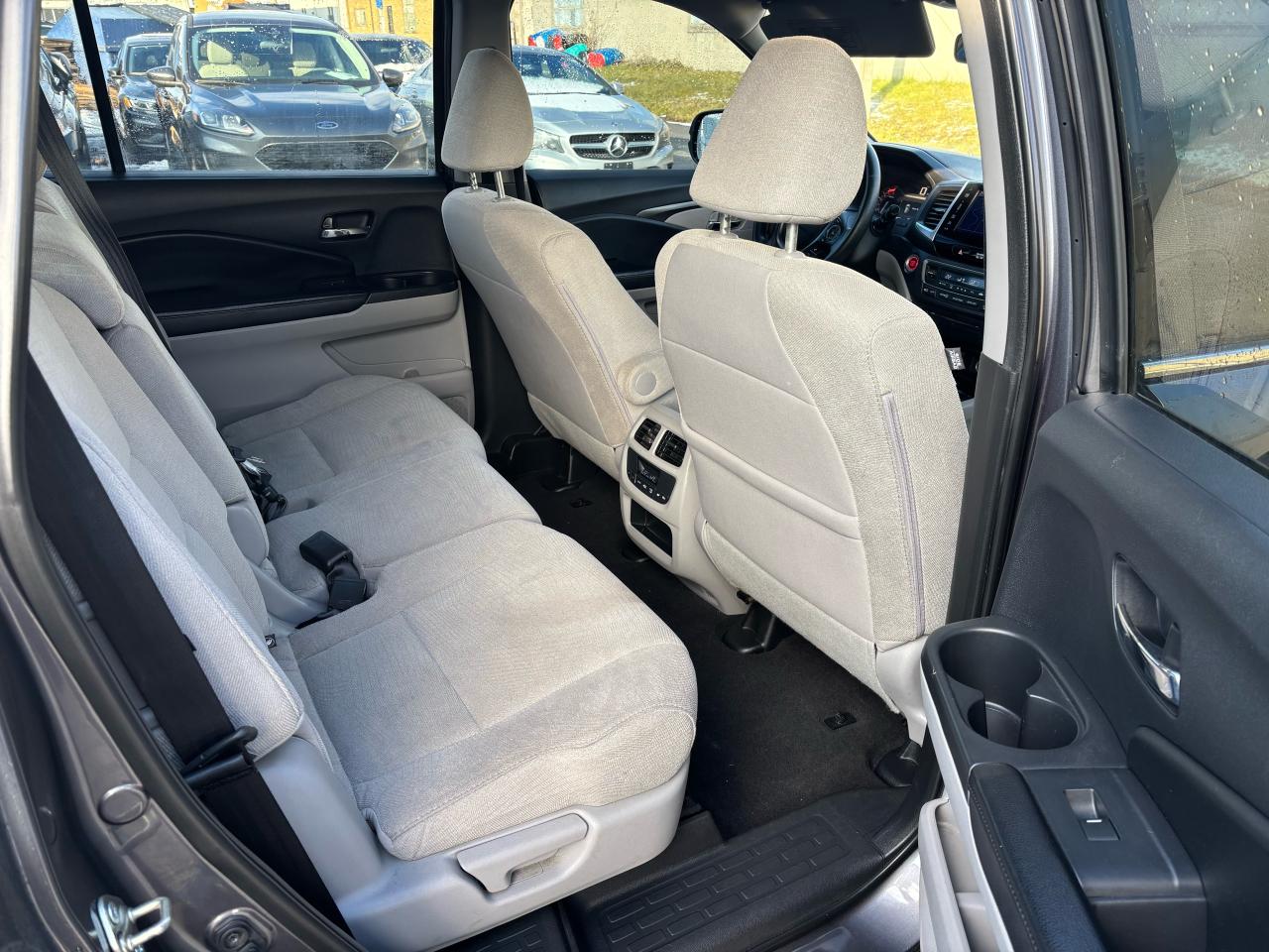 2016 Honda Pilot LX AWD - Photo #10