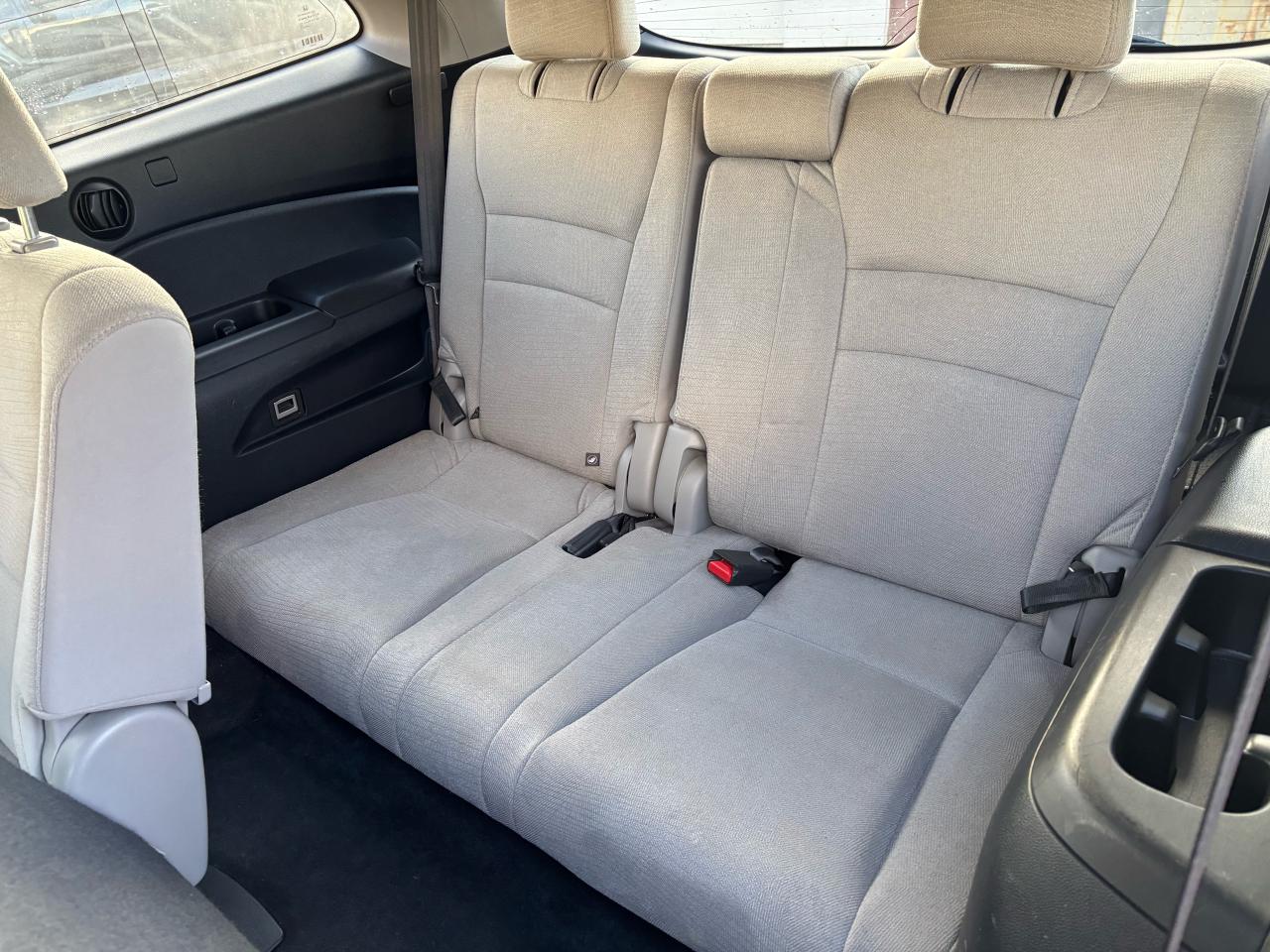 2016 Honda Pilot LX AWD - Photo #14