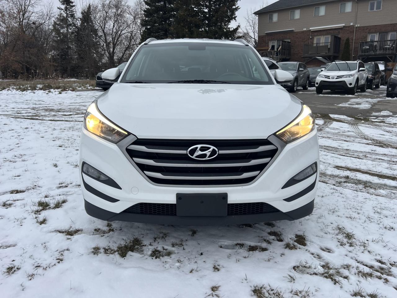 2017 Hyundai Tucson 2.0L Premium *One Owner / Clean Carfax - Photo #2