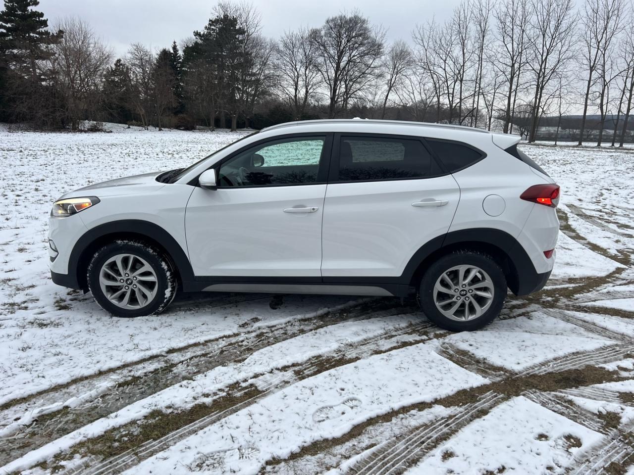 2017 Hyundai Tucson 2.0L Premium *One Owner / Clean Carfax Photo2
