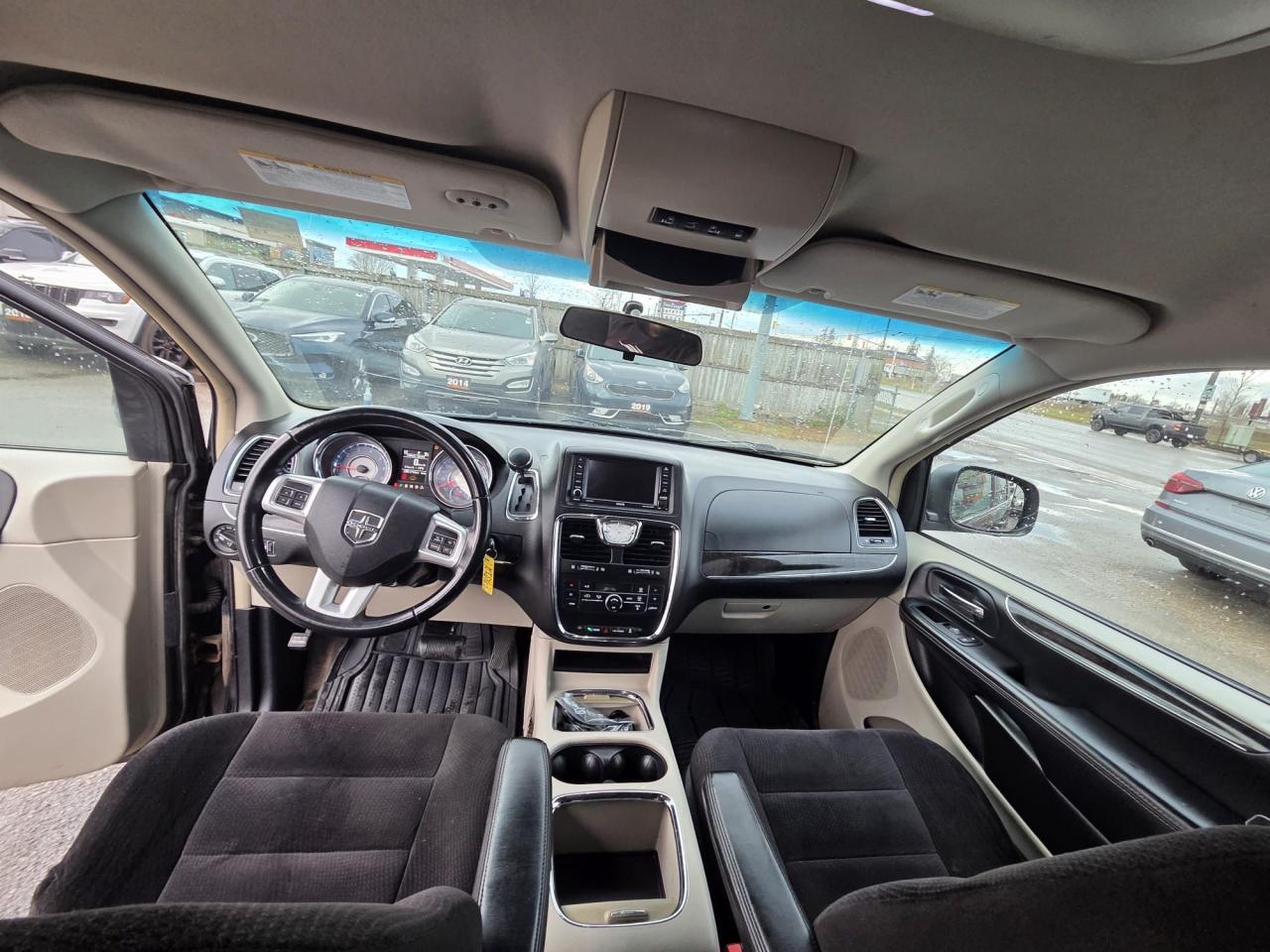 2014 Chrysler Town & Country TOURING, 7 PASSENGER, STOWNGO, AS IS SPECIAL - Photo #9