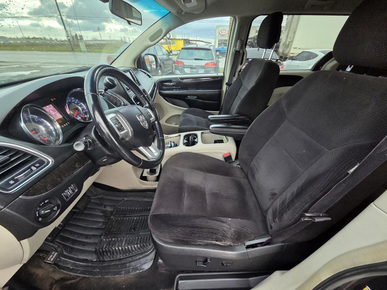 2014 Chrysler Town & Country TOURING, 7 PASSENGER, STOWNGO, AS IS SPECIAL - Photo #11