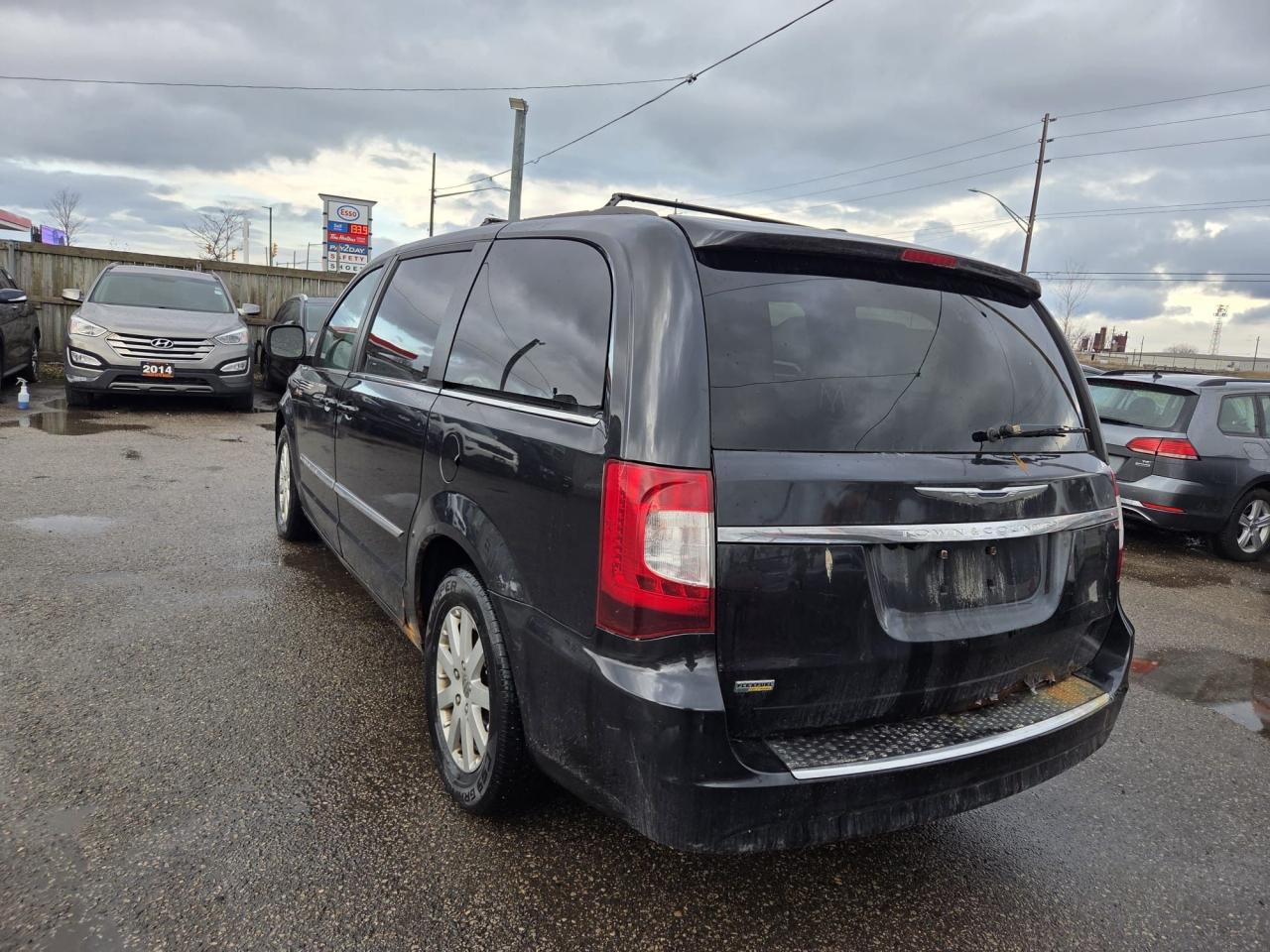 2014 Chrysler Town & Country TOURING, 7 PASSENGER, STOWNGO, AS IS SPECIAL - Photo #3
