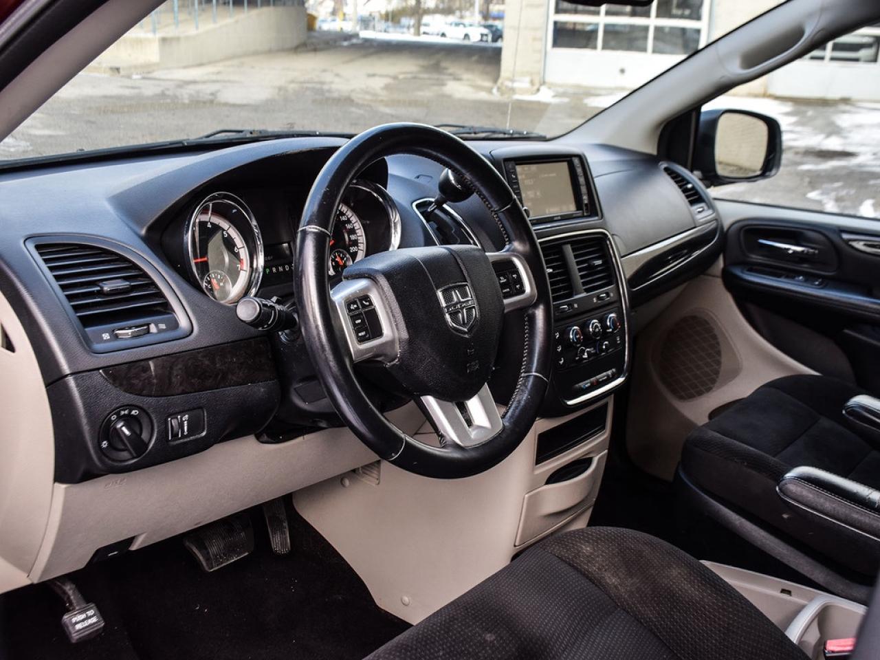 2017 Dodge Grand Caravan CVP/SXT |SXTPLUS|6.5TOUCH|REARAIR|ALLOYS|DVD|POWERSECOND| Photo