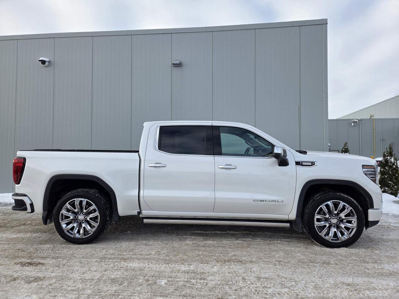 2025 GMC Sierra 1500 Denali One Owner | Sunroof | Technology Package | 22" Wheels Photo4