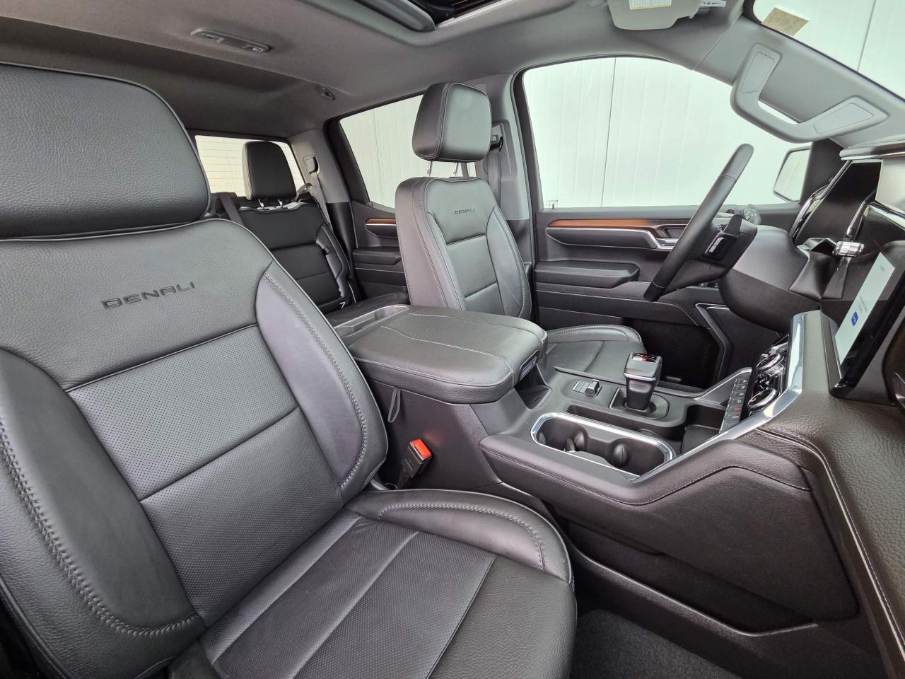 2025 GMC Sierra 1500 Denali One Owner | Sunroof | Technology Package | 22" Wheels Photo