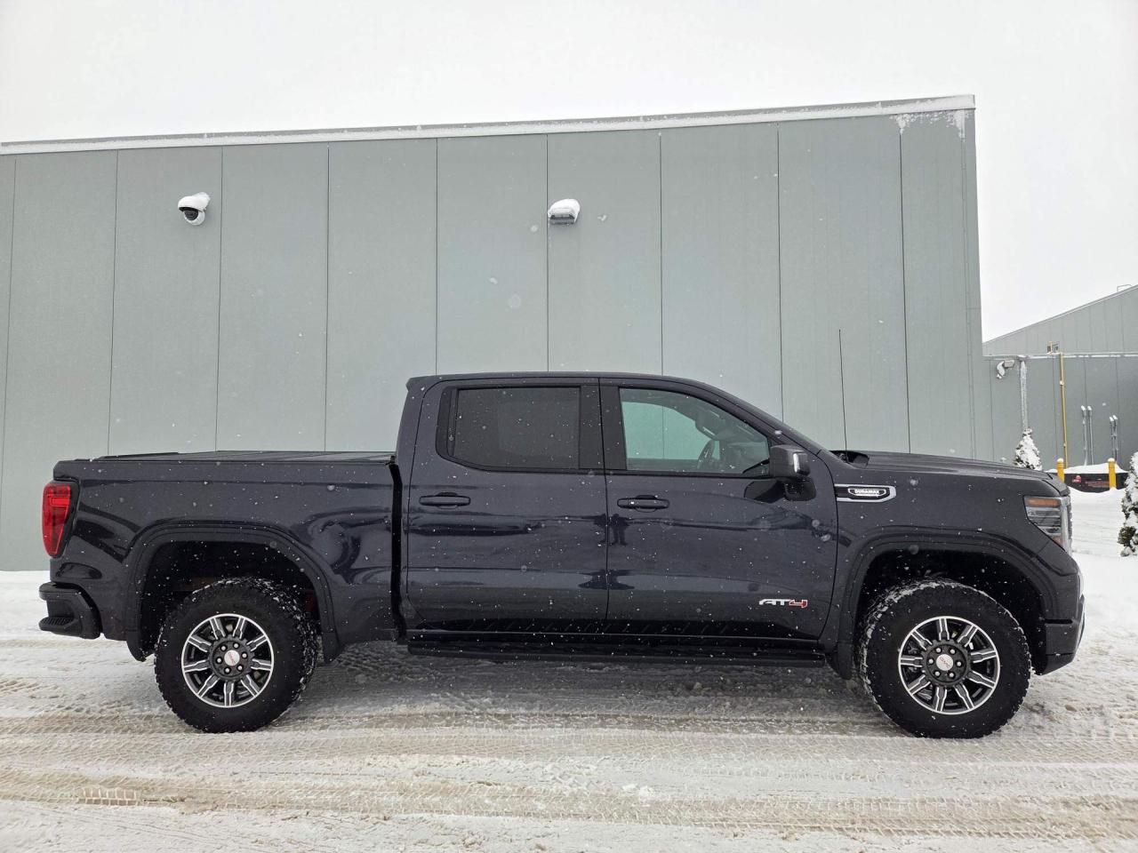 2025 GMC Sierra 1500 AT4 One Owner | Sunroof | Technology Package | 18" Wheels Photo4