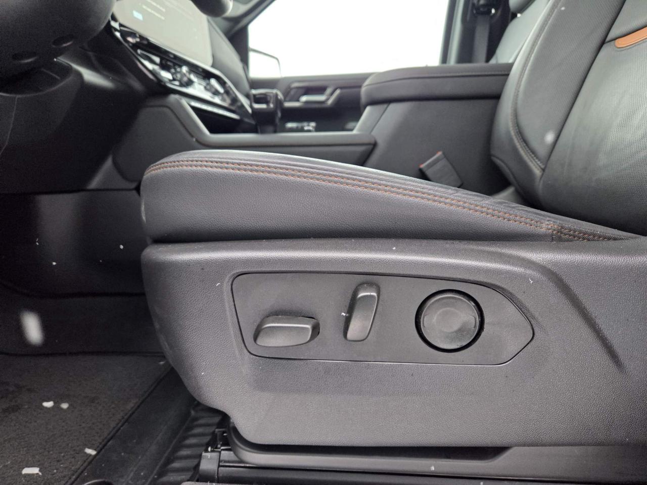 2025 GMC Sierra 1500 AT4 One Owner | Sunroof | Technology Package | 18" Wheels Photo